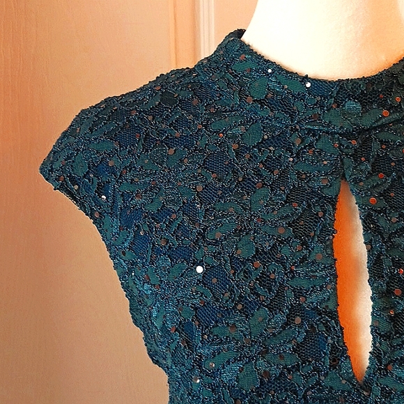 🍸Gorgeous Teal Lace & Sequin Cocktail Sheath Dress Size 4 - Picture 3 of 9